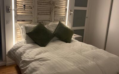 Tête de lit lumieuse par yunta genèse