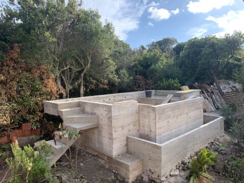 Piscine en béton coulé en connstruction par Yunta genèse