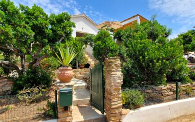 Villa Soleïa rénovée sur l'ile du Levant par Yunta Genèse