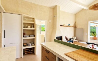 Création de niche d erangement pour cuisine de la villa Soleia par Yunta Genèse