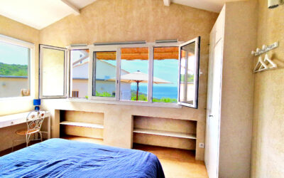 Rénovation chambre studio de la villa Soleia par YUnta Genèse